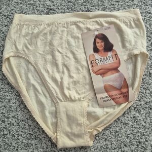 Formfit Intimates One Pair of Ivory Cotton/Lycra Seamless Panties Size 6